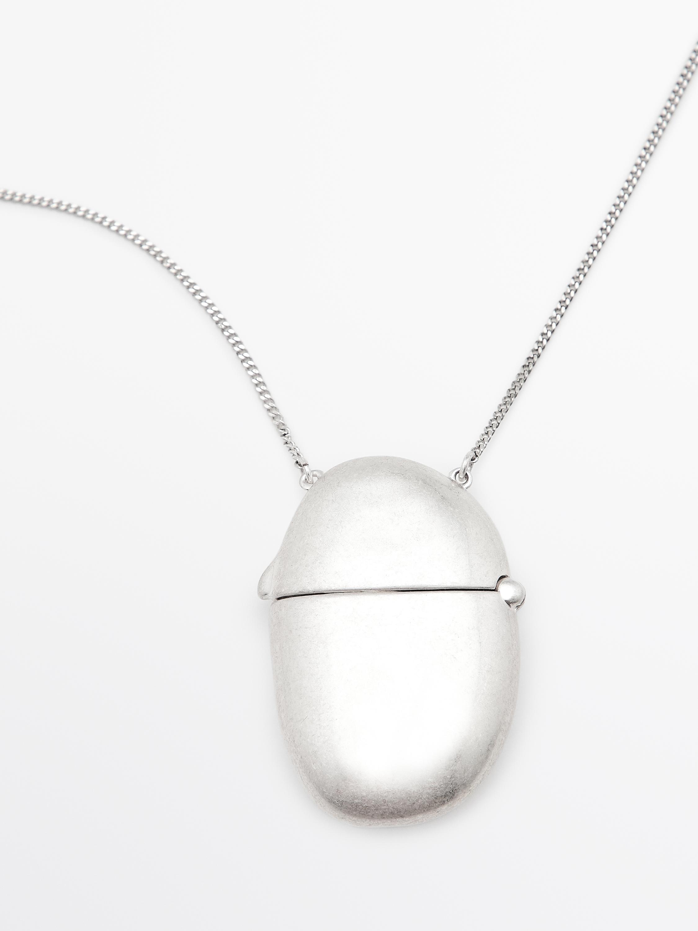 Collier pendentif boîte ovale